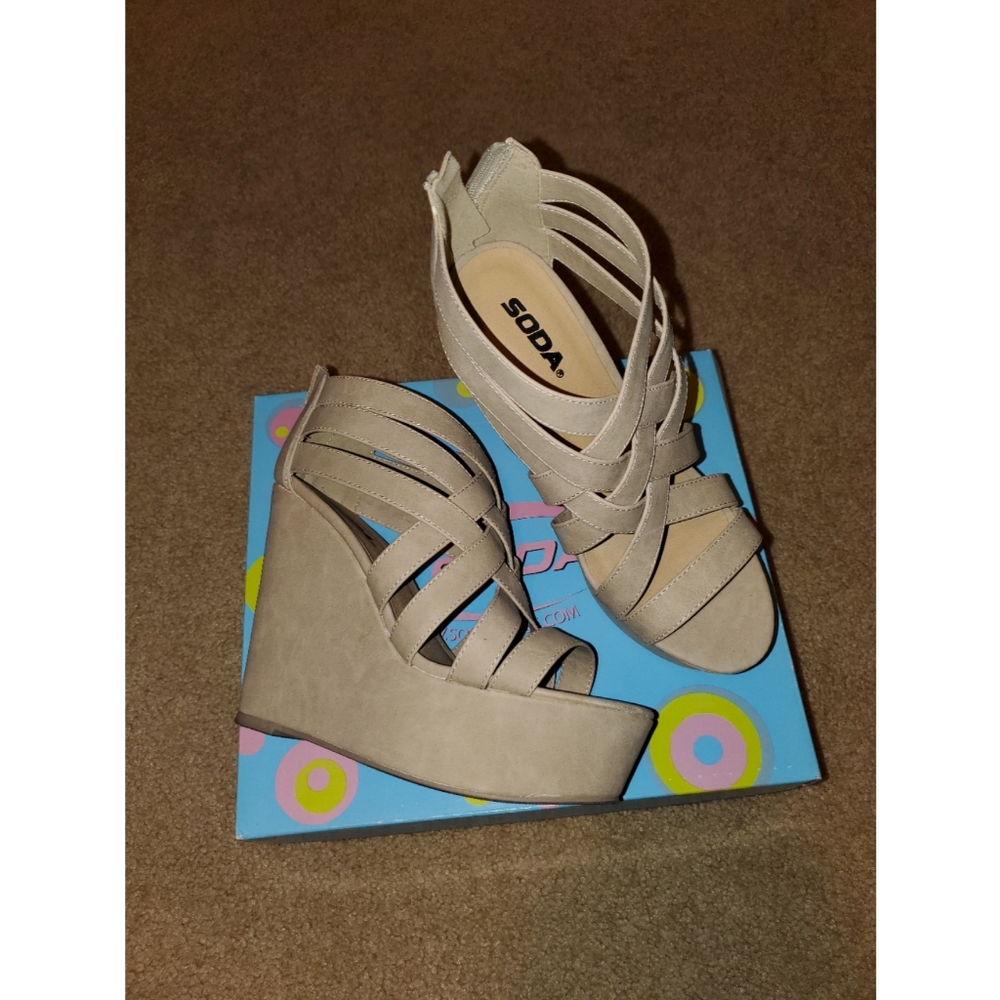 Nude Wedges
